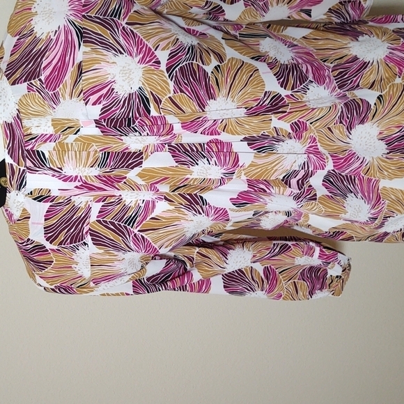 JM Collection Wildflower Mix Women's Blouse - Picture 5 of 7